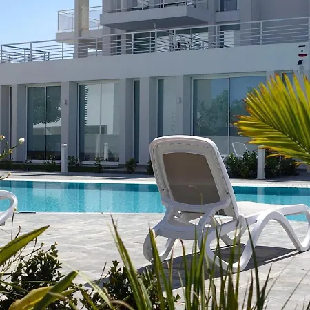 New Sea View Apartment, Pool, Walk To Paralímni