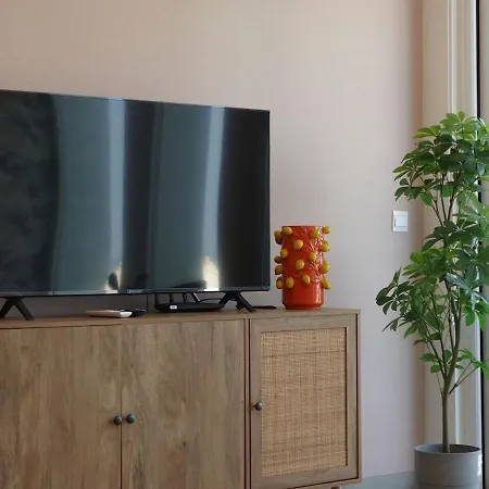 New Sea View Apartment, Pool, Walk To Apartman