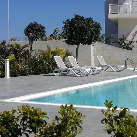 New Sea View Apartment, Pool, Walk To Apartman Paralímni