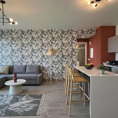 New Sea View Apartment, Pool, Walk To * Paralímni